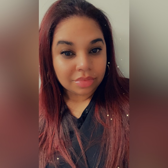 Meet your Posher, Julissa - Picture 4 of 7